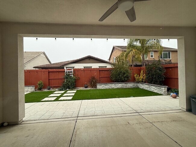 Building Photo - 1580 Blue Moon Ln