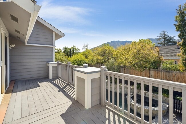 Building Photo - 367 Mt Washington Way