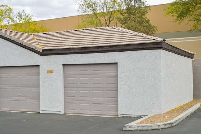 Building Photo - SW!! 2 Bedroom 2 Bath 2nd floor Condo!!! O...