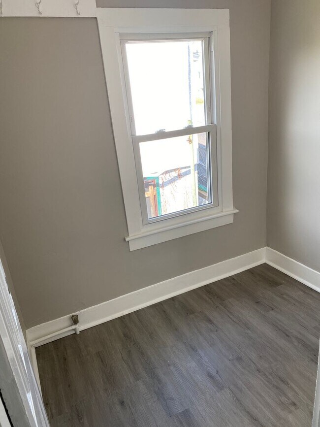 Building Photo - 418-420 St Frances Cabrini