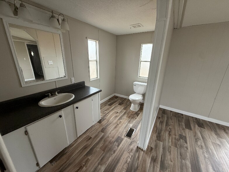 Building Photo - 80 Redwood Ln