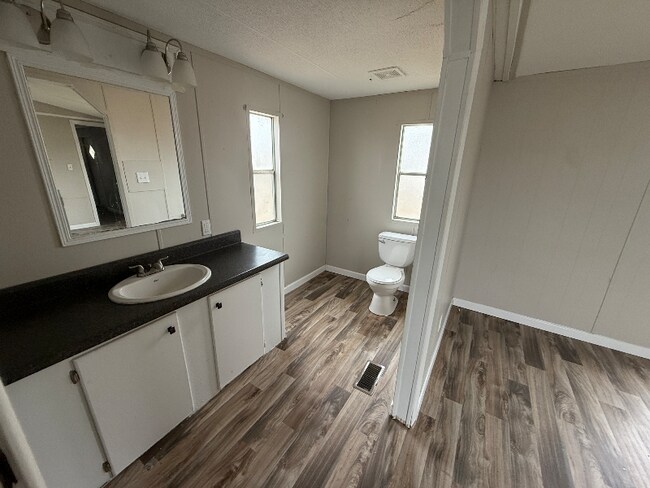 Building Photo - 80 Redwood Ln