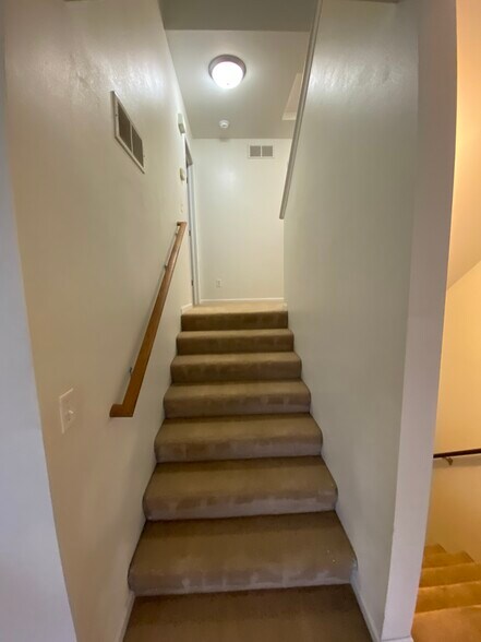 Building Photo - 659 Southtowne Dr
