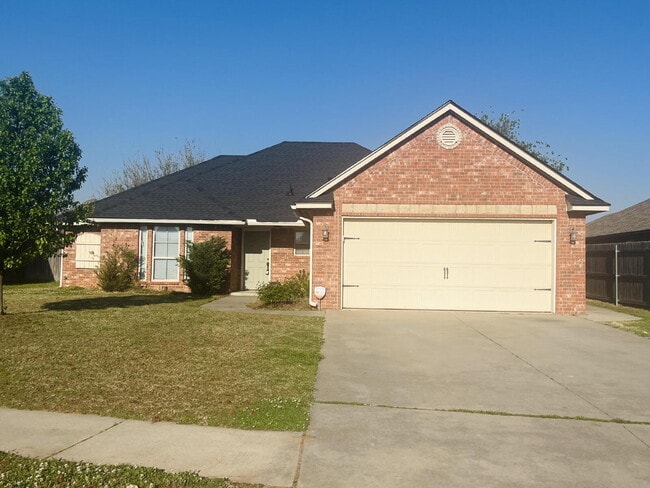 Building Photo - Charming 4-Bed, 2-Bath Home in Yukon - Gated Community in Mustang Public School District!