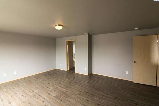 Building Photo - 4 Bed/2.5 Bath House in West Pasco