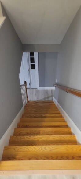 1st to 2nd floor stairs - 54 Clarendon St