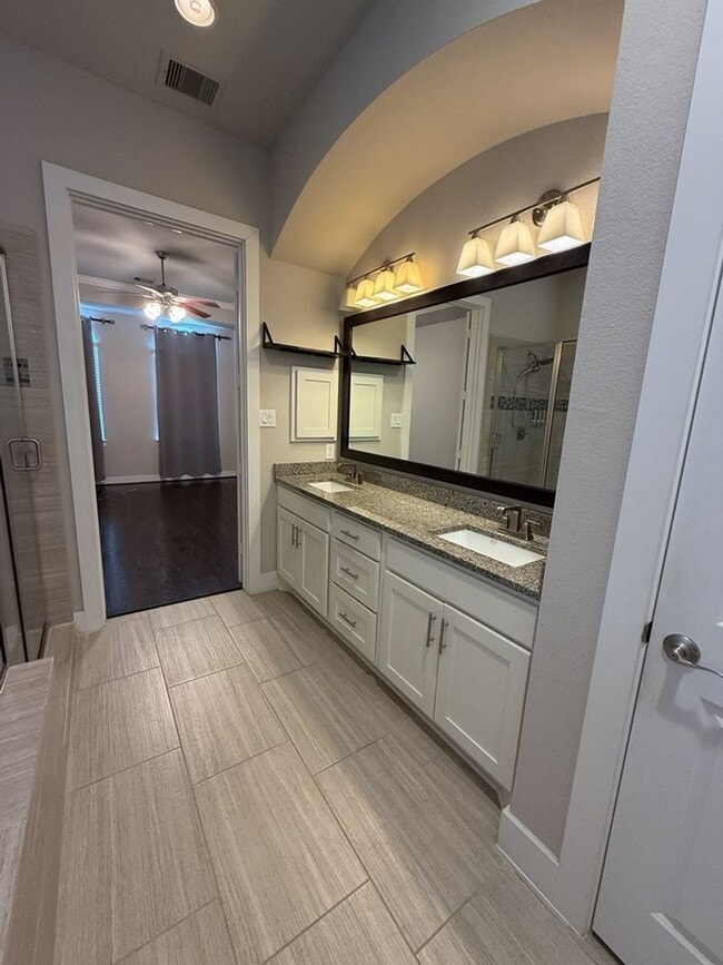 Building Photo - 641 Middle St