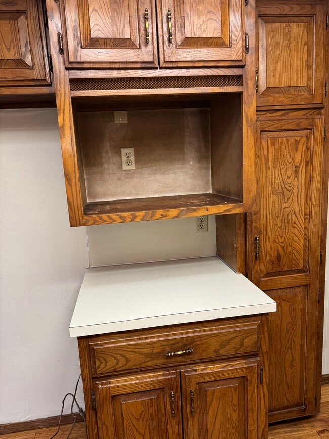 Building Photo - 323 S Shurley St