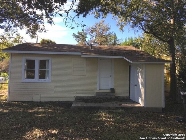 Building Photo - *COMING SOON* Charming Cottage Retreat with Fenced Yard!