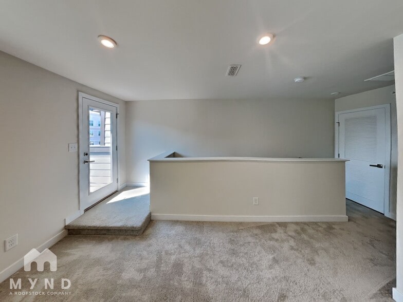 Building Photo - 432 W Tremont Ave