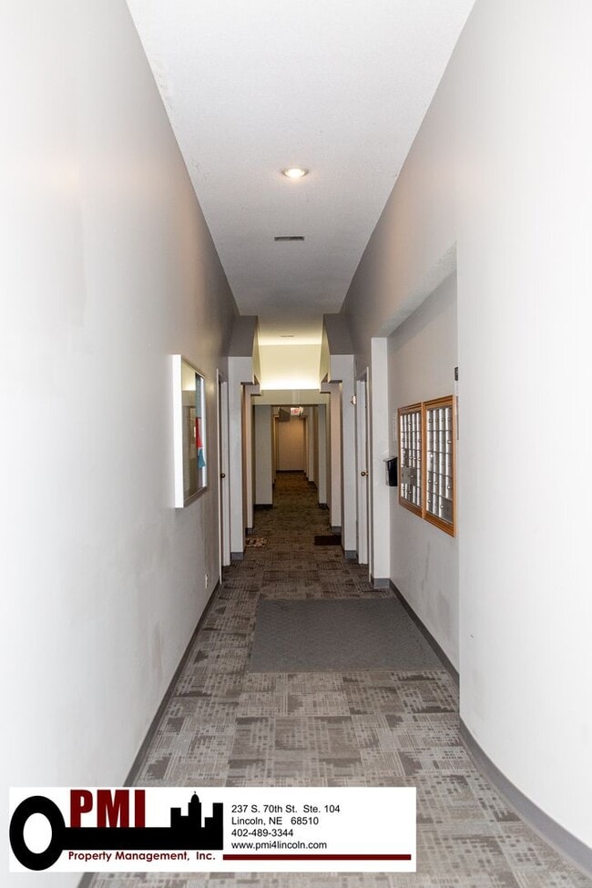 Building Photo - 1223 N 9th St