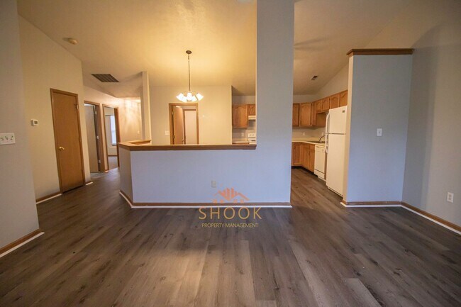 Building Photo - 3525/3527 E Thornhill Circle