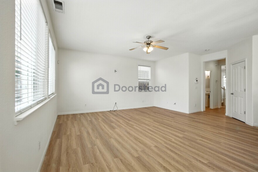 Building Photo - 252 Crescent Moon Dr