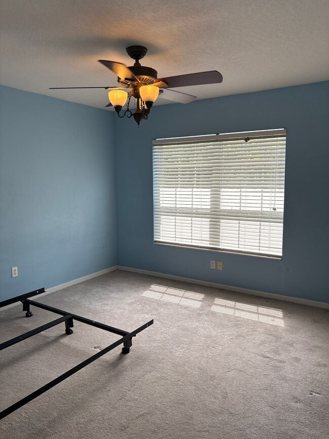 Building Photo - Stunning 6-Bedroom Pool Home in Desirable ...
