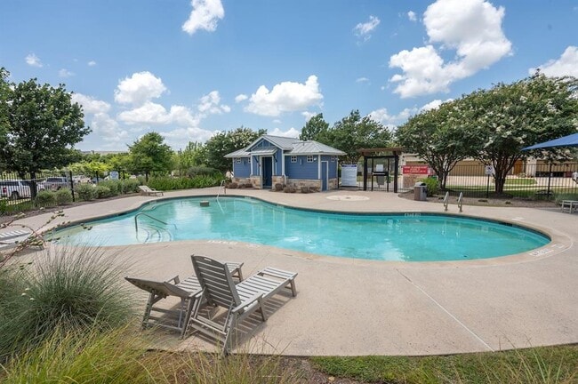 Building Photo - 1620 Bryant Dr