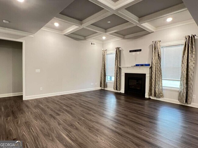 Building Photo - 4675 Silver Oak Dr SW
