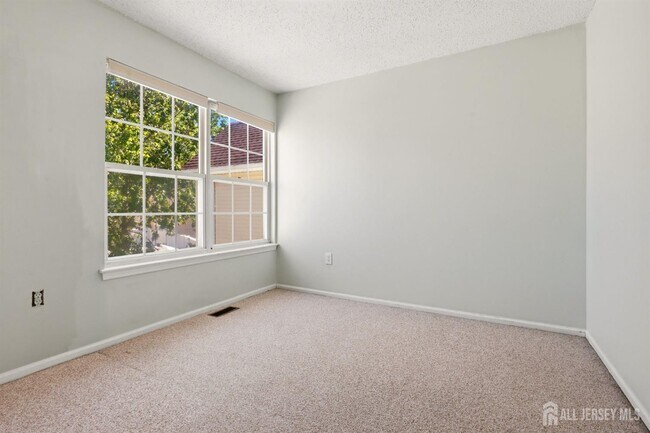 Building Photo - 50 Glen Oaks Ct
