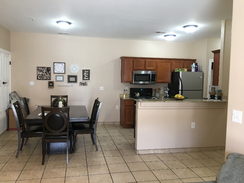 Building Photo - 6325 Reynolds Dr