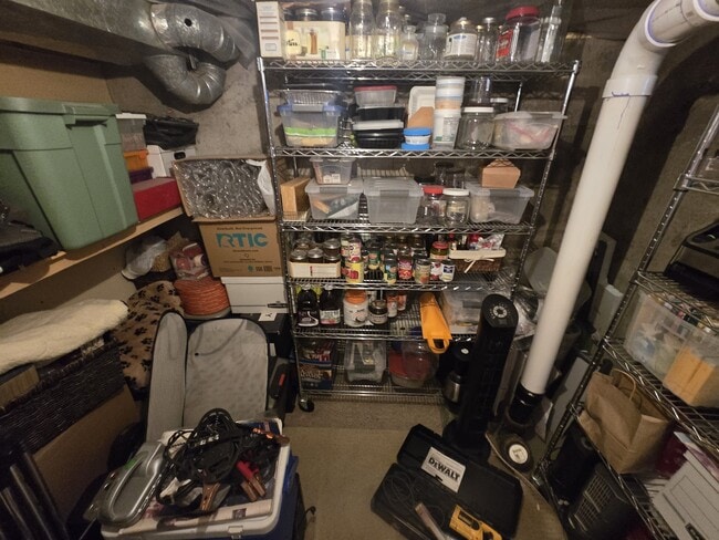 Building Photo - 417 E Tamarack St