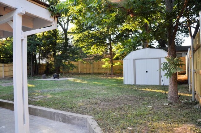 Building Photo - 114 Yates St