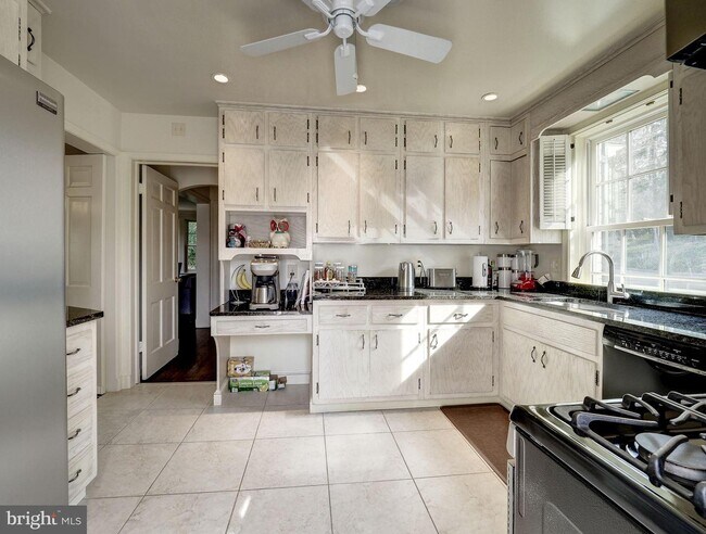 Building Photo - 2242 46th St NW