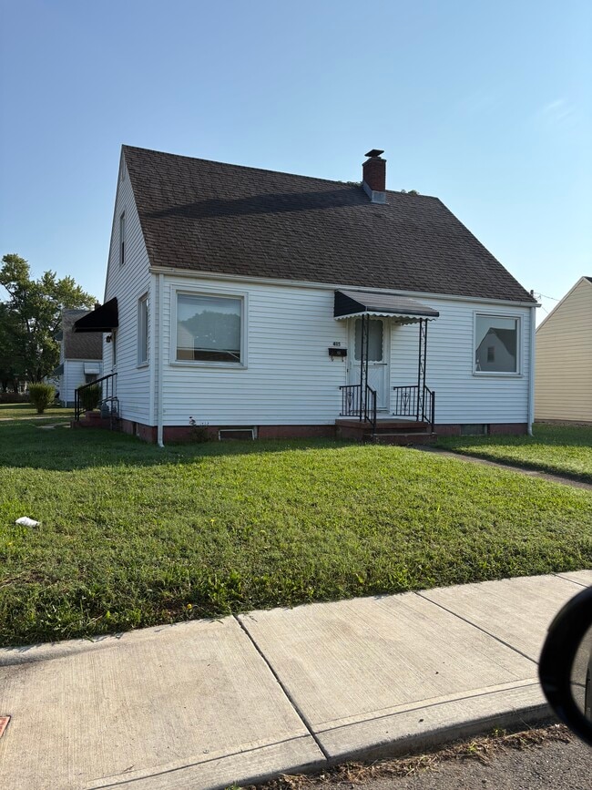 Building Photo - 495 Caroline Dr