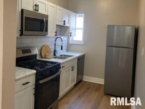 Building Photo - 500 S Douglas Ave