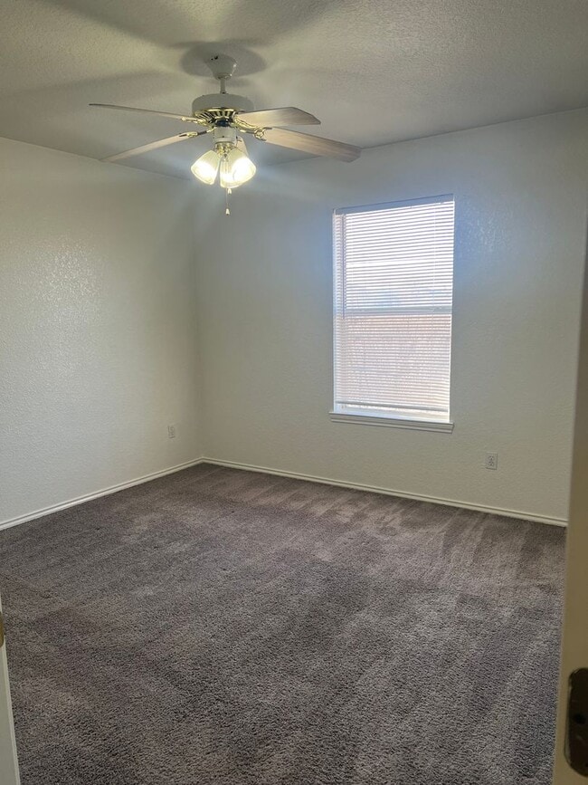 Building Photo - 2700 Edgefield St