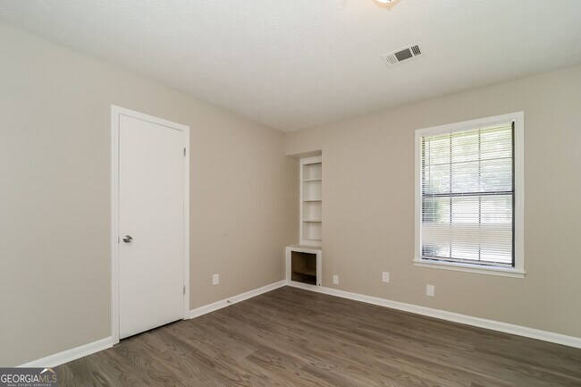 Building Photo - 6373 Valley Dale Dr