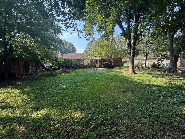 Building Photo - 5606 Dahlia Ln