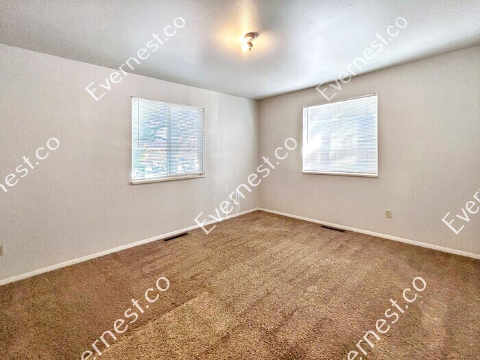 Building Photo - 954 W Moreno Ave