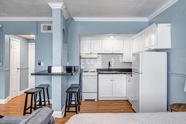 Building Photo - 311 W Ashley St