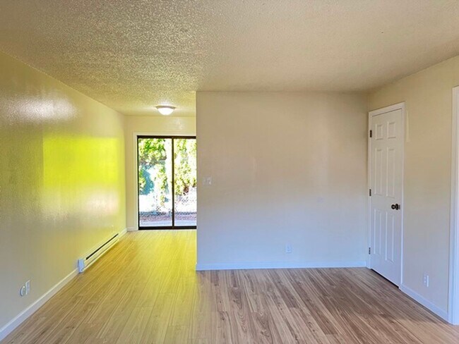 Building Photo - 2Bd/1Ba Single Story Apartment Unit - Move...