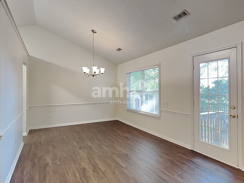 Building Photo - 7 Hazeltine Ct