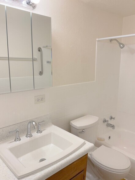 Building Photo - 1375 Everett Ct