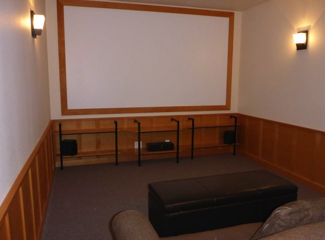 Building Photo - Spacious 3-Bedroom Haven with 2.5 Baths on...