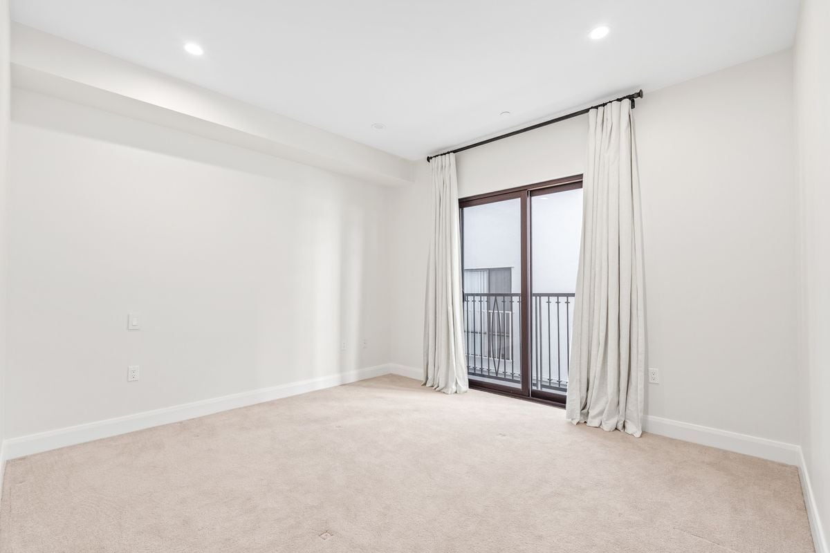 Building Photo - 10647 Ashton Ave