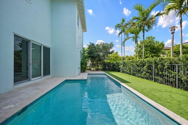 Building Photo - 1127 Faulkner Ter