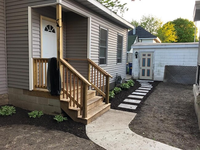 Building Photo - 1012 Jackson St NW