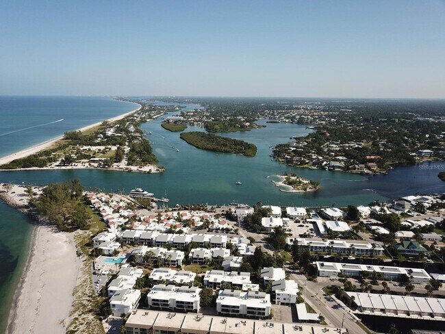 Building Photo - 1255 Tarpon Center Dr