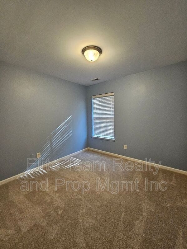 Building Photo - 2219 Crosscut Dr