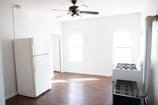 Building Photo - 27 Columbia St