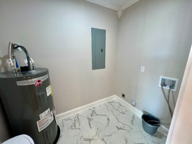 Building Photo - 1711 Greenland Dr