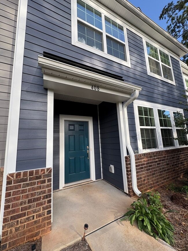 Building Photo - 3 Bedroom 2.5  Bath Townhome in Travelers ...