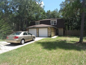 Building Photo - Spacious 3-Bedroom Duplex with Garage in N...