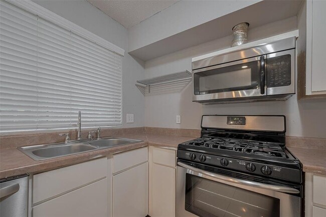 Building Photo - 3610 Bee Bayou Ln