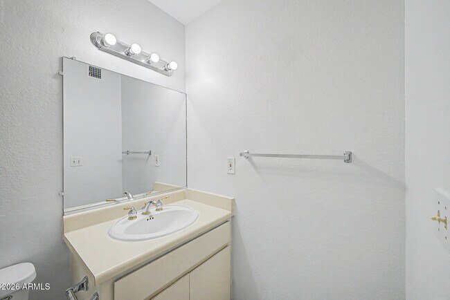 Building Photo - 2931 E Beck Ln