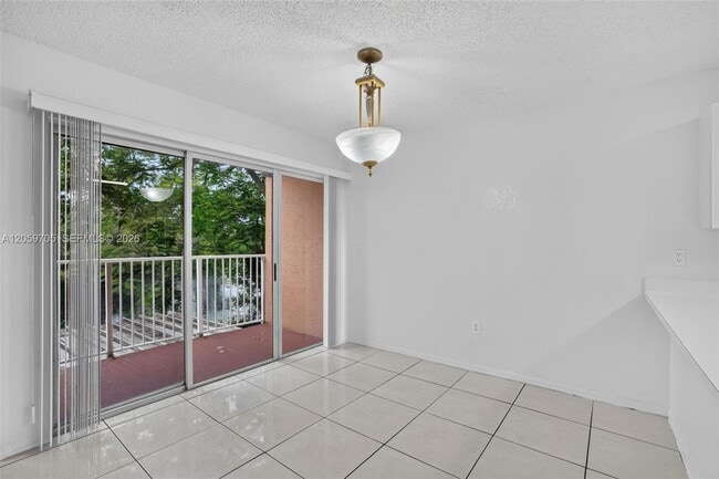 Building Photo - 6225 SW Kendale Lakes Cir
