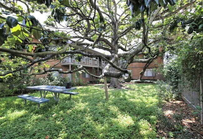 Building Photo - 4719 Oakshire Dr