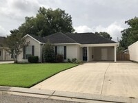 Building Photo - 3 br 2 ba house near park on Dead-end stre...